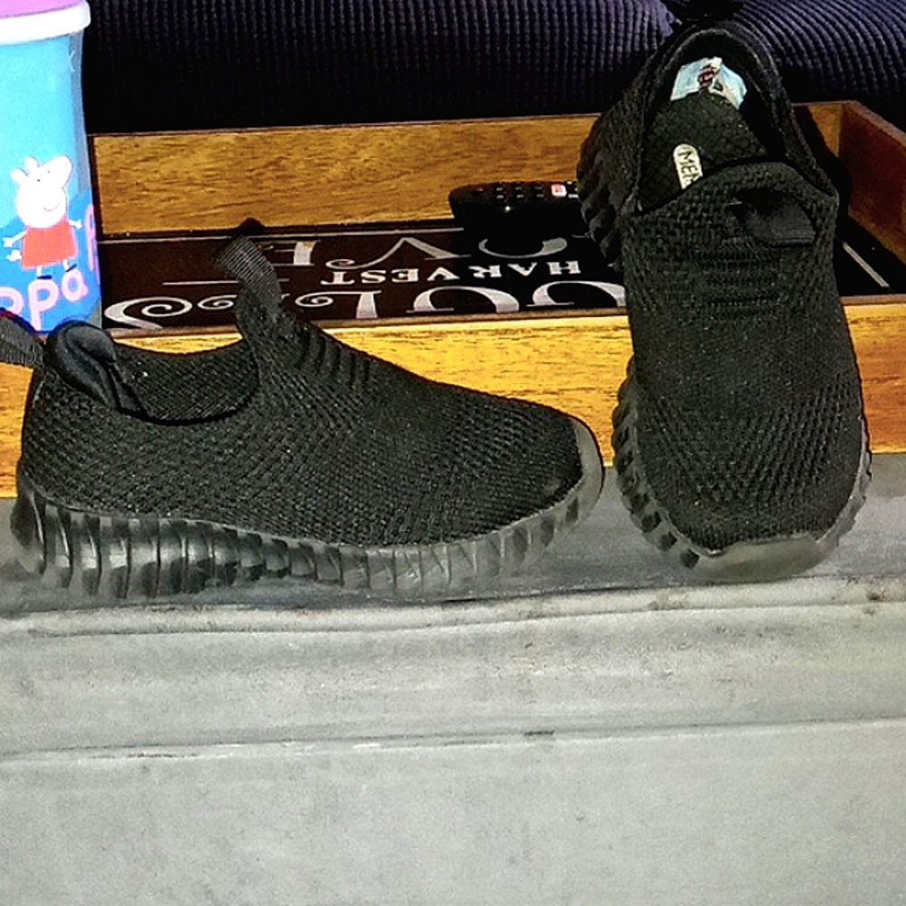 Toddler size 6 slip on memory foam sneakers